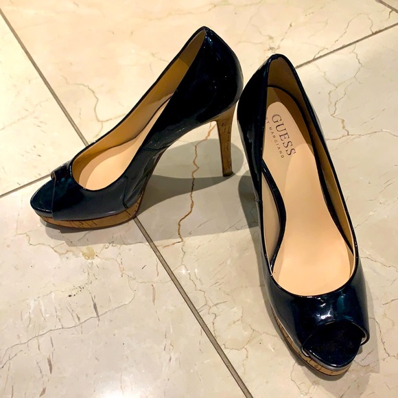 Very SEXY patent leather heels by GUESS - Picture 1 of 4
